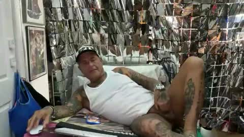 hotstuff775616 online show from April 6, 2:20 am