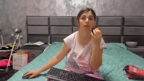 Snapshot of hottalicia2 chatting on December 8, 12:18 am hottalicia2 online show from December 8, 12:18 am