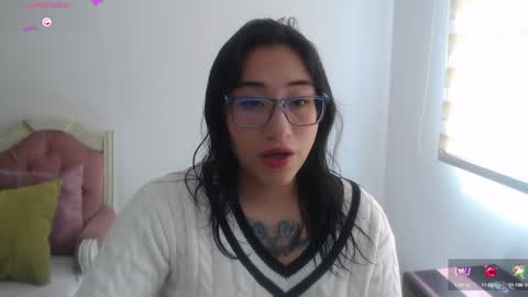 Snapshot of hottbee1 chatting on December 5, 4:01 pm AMY online show from December 5, 4:01 pm