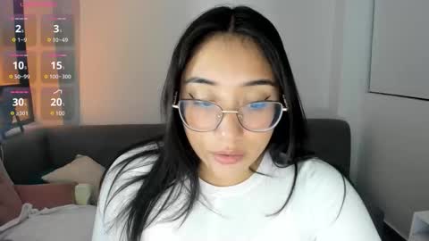 Snapshot of hottbee1 chatting on October 2, 9:11 pm AMY online show from October 2, 9:11 pm