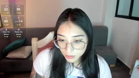 Snapshot of hottbee1 chatting on October 6, 7:33 pm AMY online show from October 6, 7:33 pm