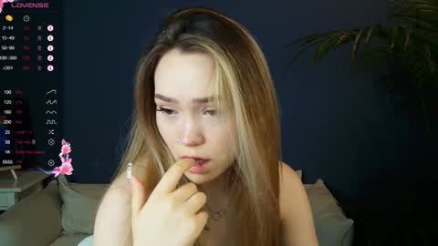 hello Im Eva online show from December 6, 8:26 am