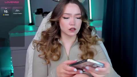 hello Im Eva online show from October 6, 9:40 am