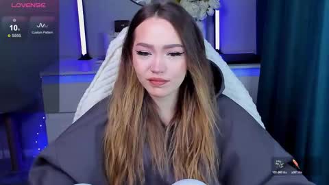 hello Im Eva online show from November 10, 2:27 pm