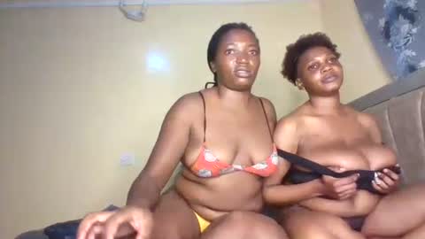 Snapshot of hottie_amor chatting on September 19, 7:54 am AMOR online show from September 19, 7:54 am