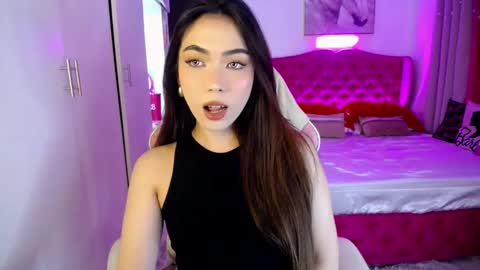 Snapshot of hottie_lexie chatting on February 25, 5:08 am LEXIE- dont forget to give me thumbs up online show from February 25, 5:08 am