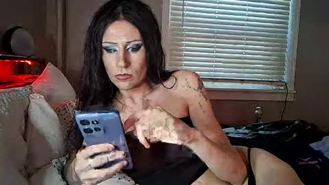 Snapshot of hottiefrmhell97 chatting on June 7, 1:54 am Lucky online show from June 7, 1:54 am