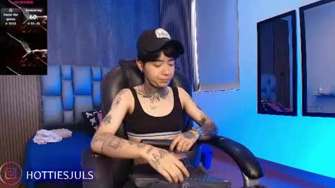Snapshot of hottiesjuls chatting on July 27, 7:10 pm Juls online show from July 27, 7:10 pm