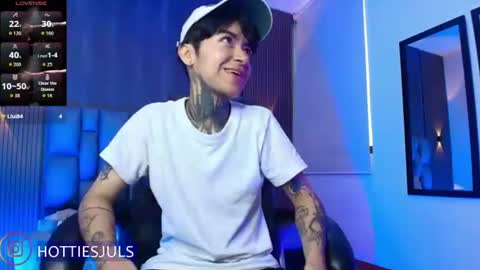 Snapshot of hottiesjuls chatting on July 28, 7:39 pm Juls online show from July 28, 7:39 pm