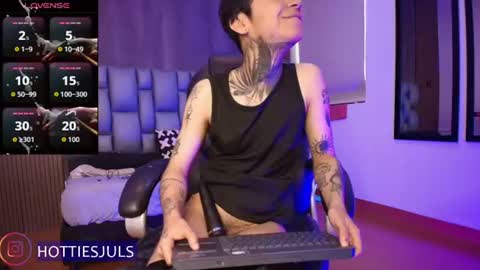 Snapshot of hottiesjuls chatting on July 29, 5:55 pm Juls online show from July 29, 5:55 pm