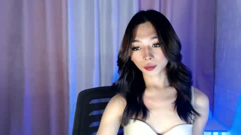 Snapshot of hottmolly100403 chatting on October 16, 8:32 pm SCARLET online show from October 16, 8:32 pm