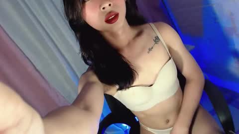 Snapshot of hottmolly100403 chatting on October 23, 8:57 am SCARLET online show from October 23, 8:57 am