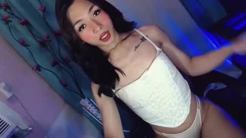 Snapshot of hottmolly100403 chatting on October 24, 8:05 pm SCARLET online show from October 24, 8:05 pm