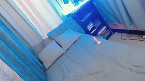 Snapshot of hottmolly100403 chatting on November 10, 9:25 pm SCARLET online show from November 10, 9:25 pm