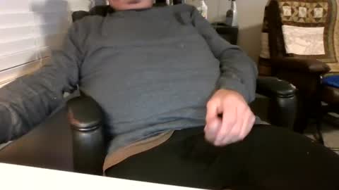 Snapshot of hottop_1981 chatting on December 13, 3:05 am Hottop 1981 online show from December 13, 3:05 am