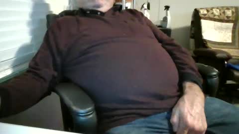 Snapshot of hottop_1981 chatting on December 26, 12:14 am Hottop 1981 online show from December 26, 12:14 am