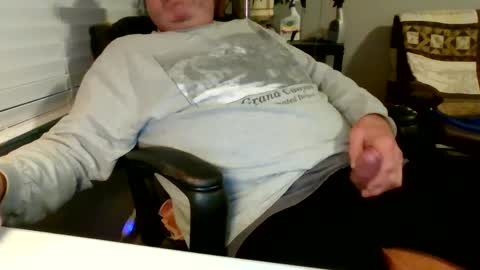 Snapshot of hottop_1981 chatting on February 12, 1:52 am Hottop 1981 online show from February 12, 1:52 am