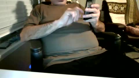 Snapshot of hottop_1981 chatting on February 25, 2:47 am Hottop 1981 online show from February 25, 2:47 am