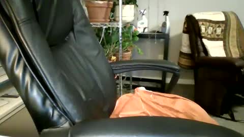 Snapshot of hottop_1981 chatting on March 4, 2:27 am Hottop 1981 online show from March 4, 2:27 am