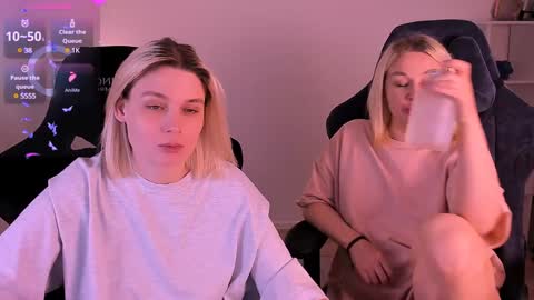 Snapshot of hottyblonds chatting on December 1, 5:02 pm Nessie and Jessie online show from December 1, 5:02 pm