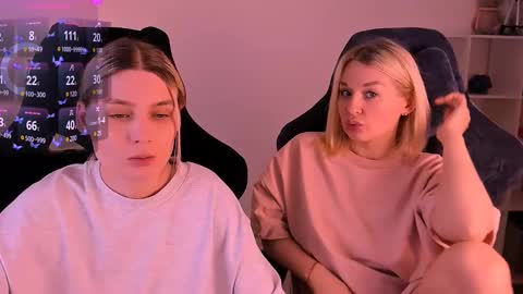 Snapshot of hottyblonds chatting on December 9, 3:44 pm Nessie and Jessie online show from December 9, 3:44 pm