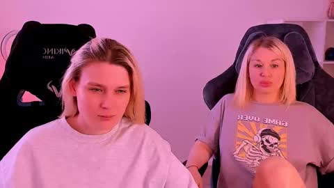 Snapshot of hottyblonds chatting on December 12, 12:12 pm Nessie and Jessie online show from December 12, 12:12 pm