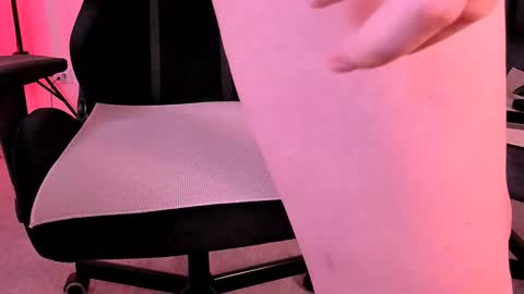 Snapshot of hottyblonds chatting on December 13, 4:22 am Nessie and Jessie online show from December 13, 4:22 am