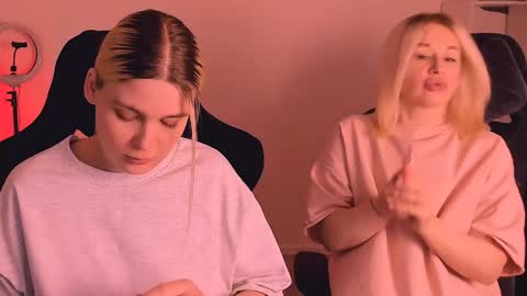 Snapshot of hottyblonds chatting on December 29, 1:28 pm Nessie and Jessie online show from December 29, 1:28 pm