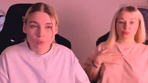 Snapshot of hottyblonds chatting on December 31, 2:36 pm Nessie and Jessie online show from December 31, 2:36 pm