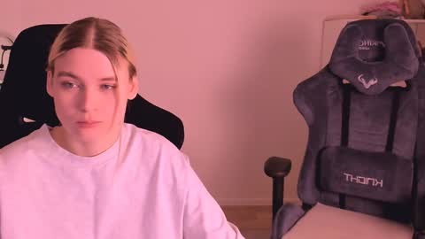 Snapshot of hottyblonds chatting on January 3, 2:30 pm Nessie and Jessie online show from January 3, 2:30 pm