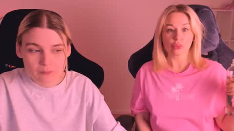 Snapshot of hottyblonds chatting on January 3, 6:57 pm Nessie and Jessie online show from January 3, 6:57 pm