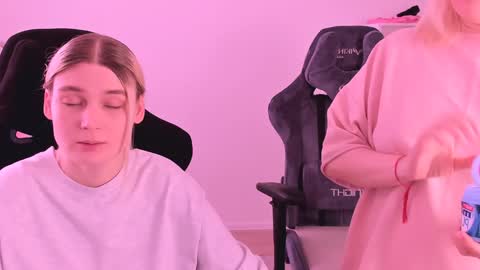 Snapshot of hottyblonds chatting on January 4, 12:38 pm Nessie and Jessie online show from January 4, 12:38 pm