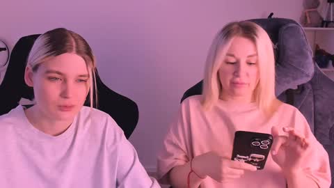 Snapshot of hottyblonds chatting on January 7, 12:41 pm Nessie and Jessie online show from January 7, 12:41 pm