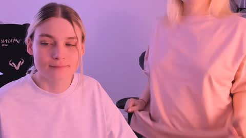 Snapshot of hottyblonds chatting on January 11, 11:34 am Nessie and Jessie online show from January 11, 11:34 am