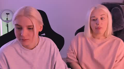 Snapshot of hottyblonds chatting on January 21, 11:24 am Nessie and Jessie online show from January 21, 11:24 am