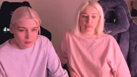 Snapshot of hottyblonds chatting on January 27, 2:24 pm Nessie and Jessie online show from January 27, 2:24 pm