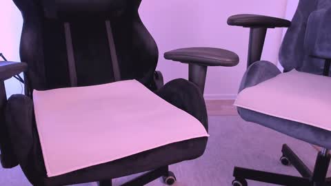 Snapshot of hottyblonds chatting on January 27, 5:26 pm Nessie and Jessie online show from January 27, 5:26 pm