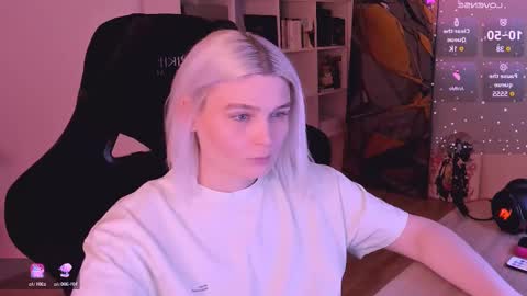 Snapshot of hottyblonds chatting on February 17, 3:20 pm Nessie and Jessie online show from February 17, 3:20 pm