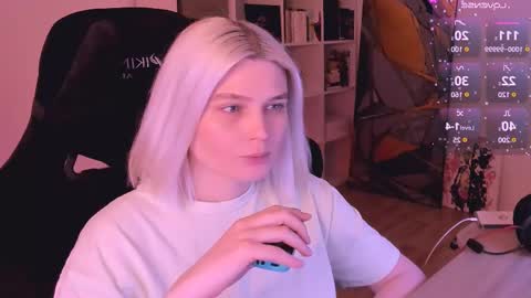 Snapshot of hottyblonds chatting on February 17, 6:26 pm Nessie and Jessie online show from February 17, 6:26 pm