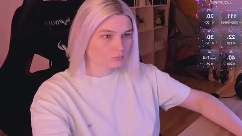 Snapshot of hottyblonds chatting on February 18, 7:41 pm Nessie and Jessie online show from February 18, 7:41 pm