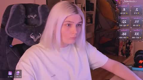 Snapshot of hottyblonds chatting on February 18, 10:47 pm Nessie and Jessie online show from February 18, 10:47 pm