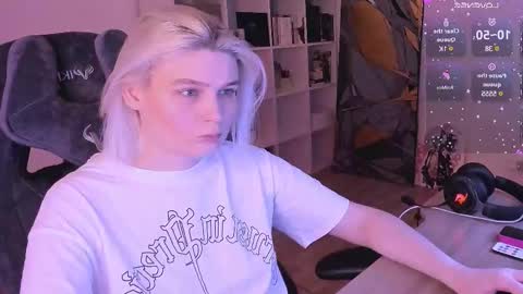 Snapshot of hottyblonds chatting on February 19, 3:49 pm Nessie and Jessie online show from February 19, 3:49 pm