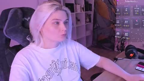 Snapshot of hottyblonds chatting on February 19, 6:54 pm Nessie and Jessie online show from February 19, 6:54 pm