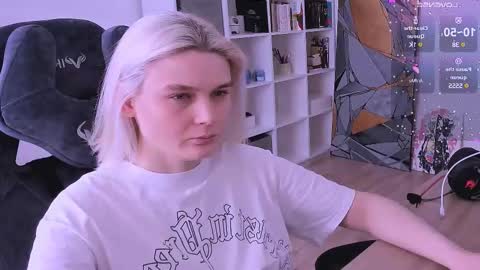 Snapshot of hottyblonds chatting on February 20, 12:36 pm Nessie and Jessie online show from February 20, 12:36 pm