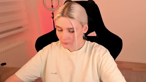 Snapshot of hottyblonds chatting on February 23, 4:13 pm Nessie and Jessie online show from February 23, 4:13 pm