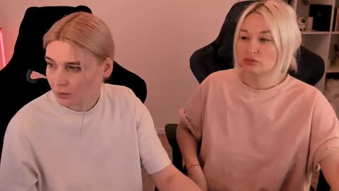 Snapshot of hottyblonds chatting on March 8, 2:30 pm Nessie and Jessie online show from March 8, 2:30 pm