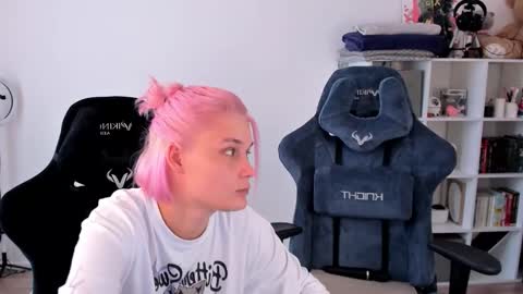 Snapshot of hottyblonds chatting on September 22, 10:50 am Nessie and Jessie online show from September 22, 10:50 am