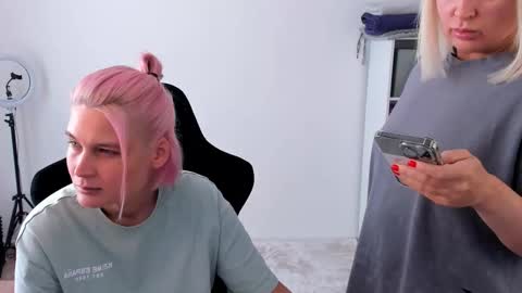 Snapshot of hottyblonds chatting on September 27, 10:53 am Nessie and Jessie online show from September 27, 10:53 am