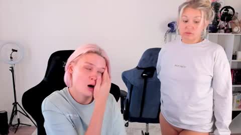 Snapshot of hottyblonds chatting on October 12, 10:58 am Nessie and Jessie online show from October 12, 10:58 am