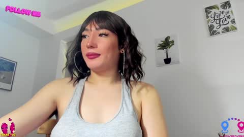 Snapshot of hottycrishinaxx chatting on January 16, 6:35 am crishinahotty online show from January 16, 6:35 am